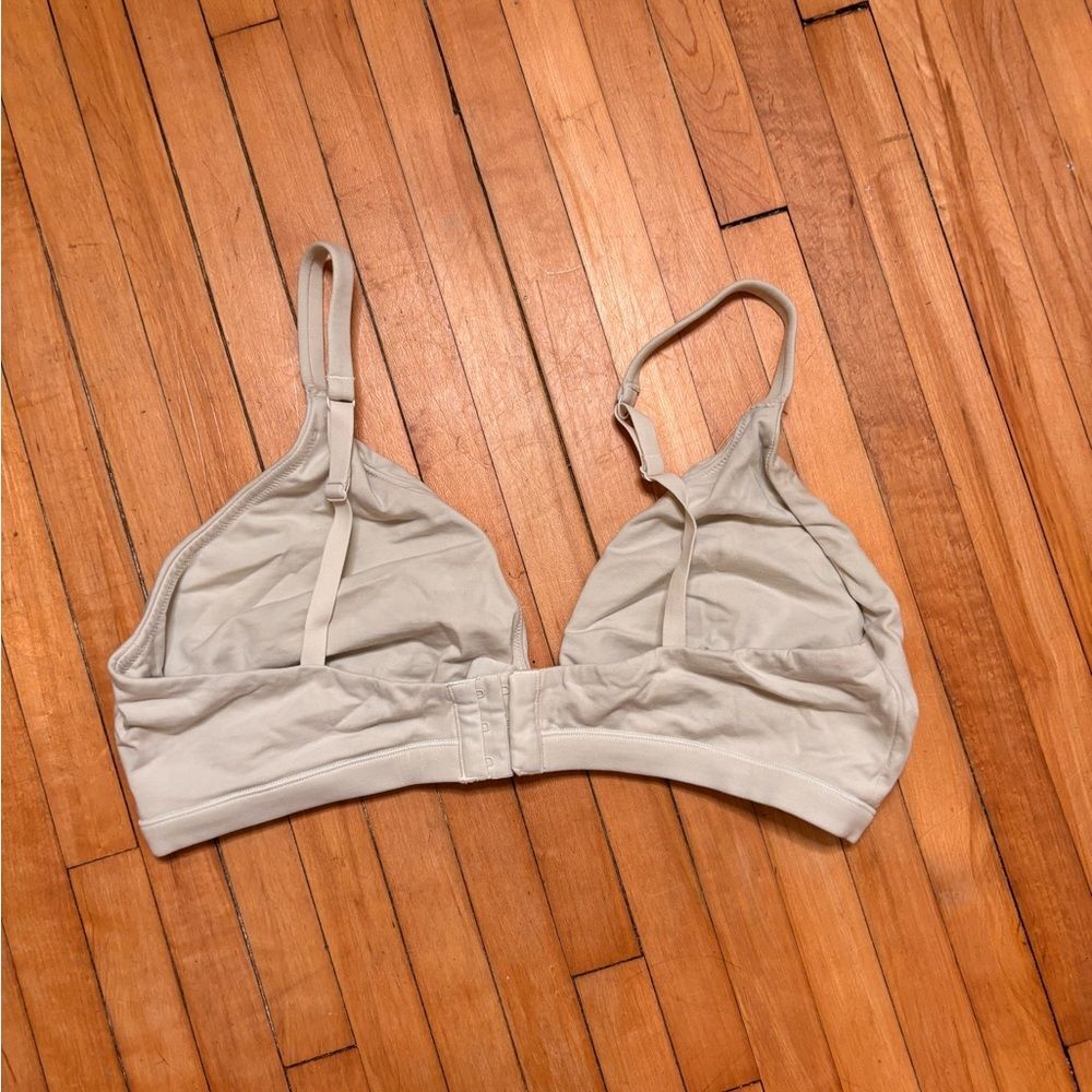 SKIMS Light Cream Triangle Bralette - Picture 3 of 4
